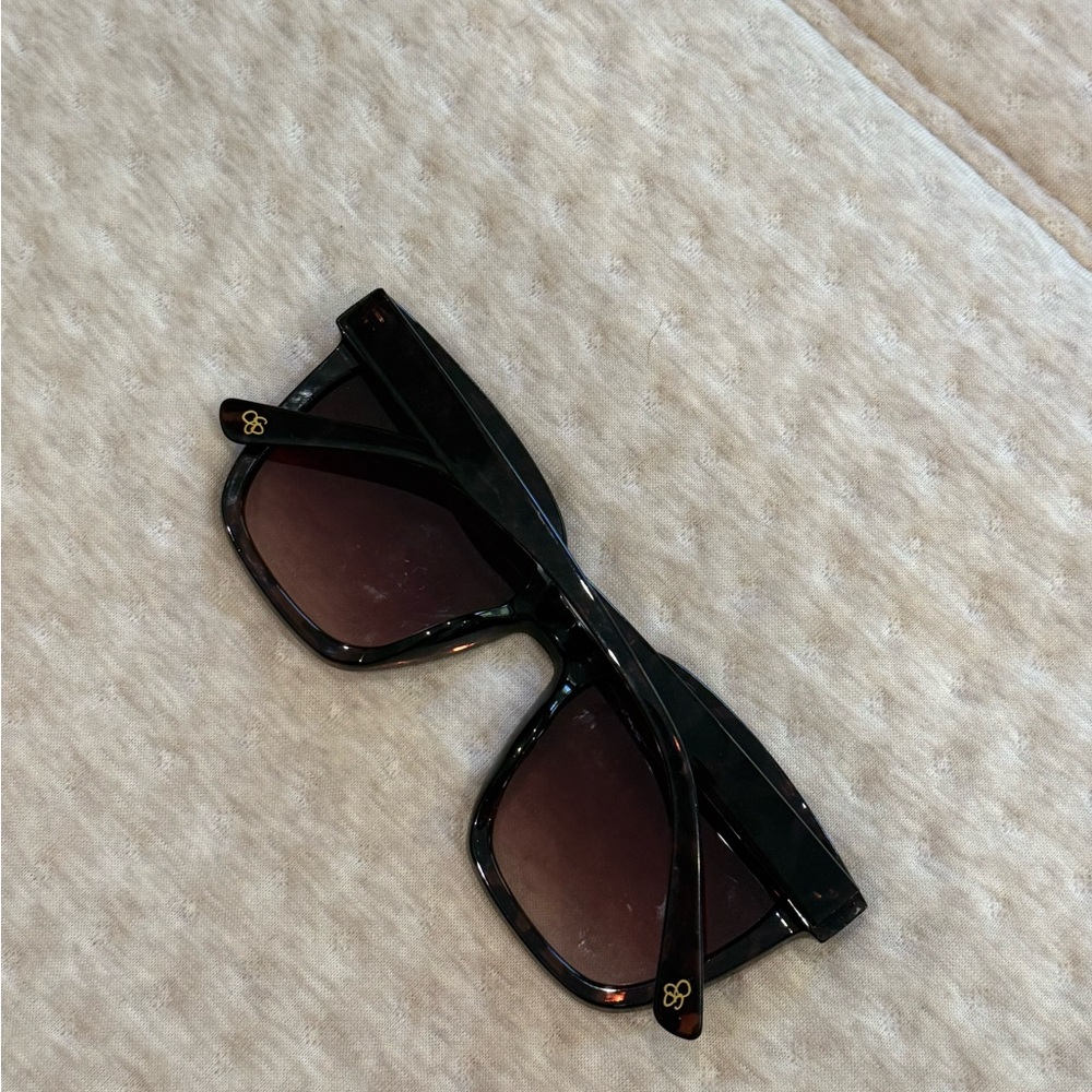 Jessica Simpson Tortoise Shell Sunglasses - Picture 3 of 6
